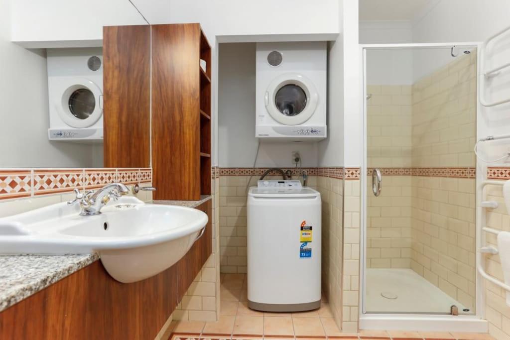 Newly Refurbished Waterfront Apartment! 3320 Окленд Экстерьер фото